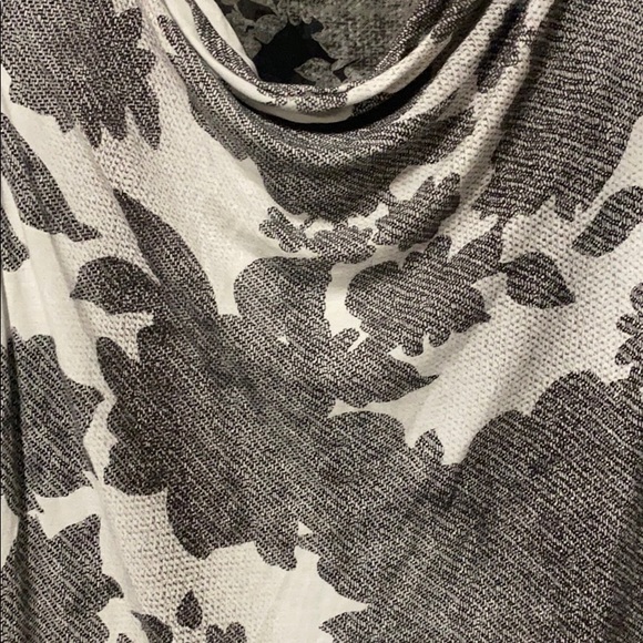 Cabi | Tango Sleeveless Floral Blouse White Black size Small - Picture 3 of 6